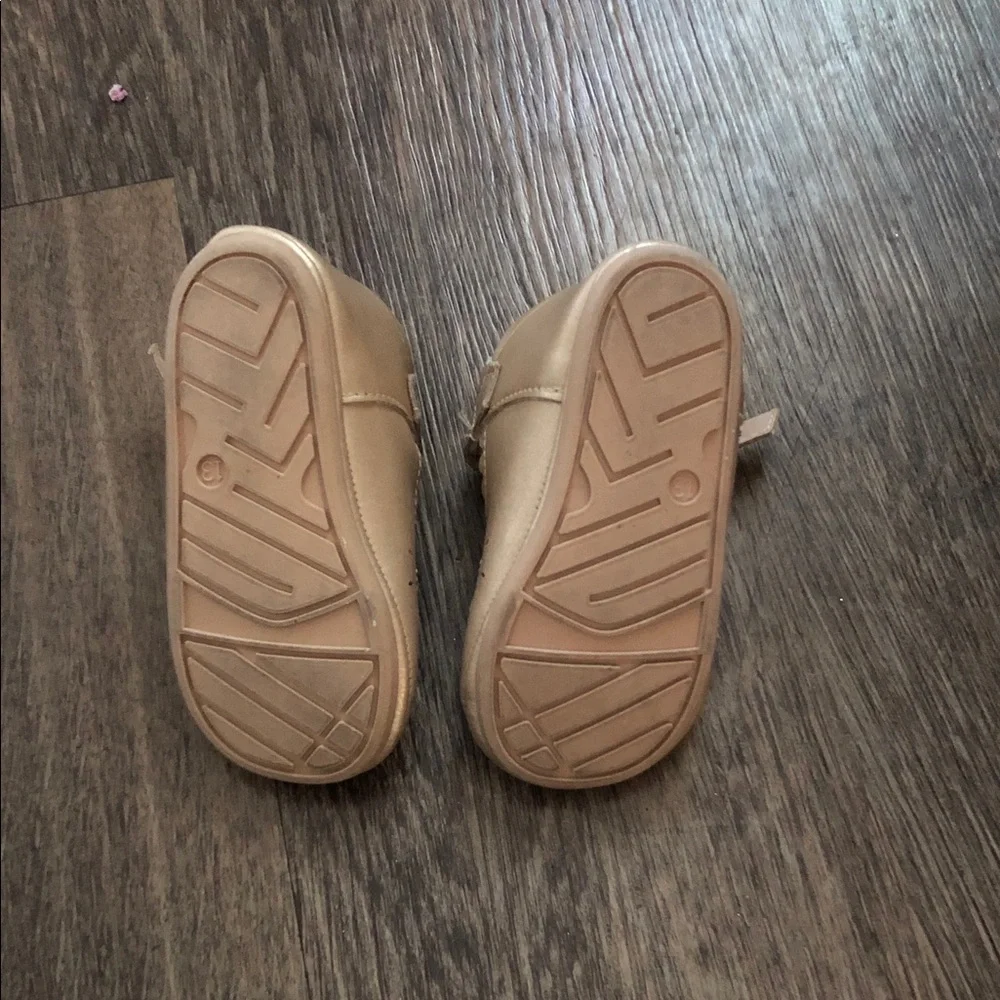 Toddler Floral Mary Jane Dress Shoes in Light Tan by Dreas (brand unclear)